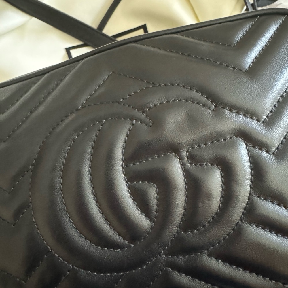Gucci GG Marmont Small Camera Bag - Picture 2 of 6